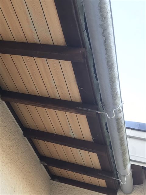 浜松市での軒天井の色分け塗装工事を紹介します